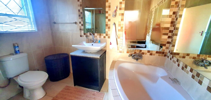 4 Bedroom Property for Sale in Levyvale Eastern Cape